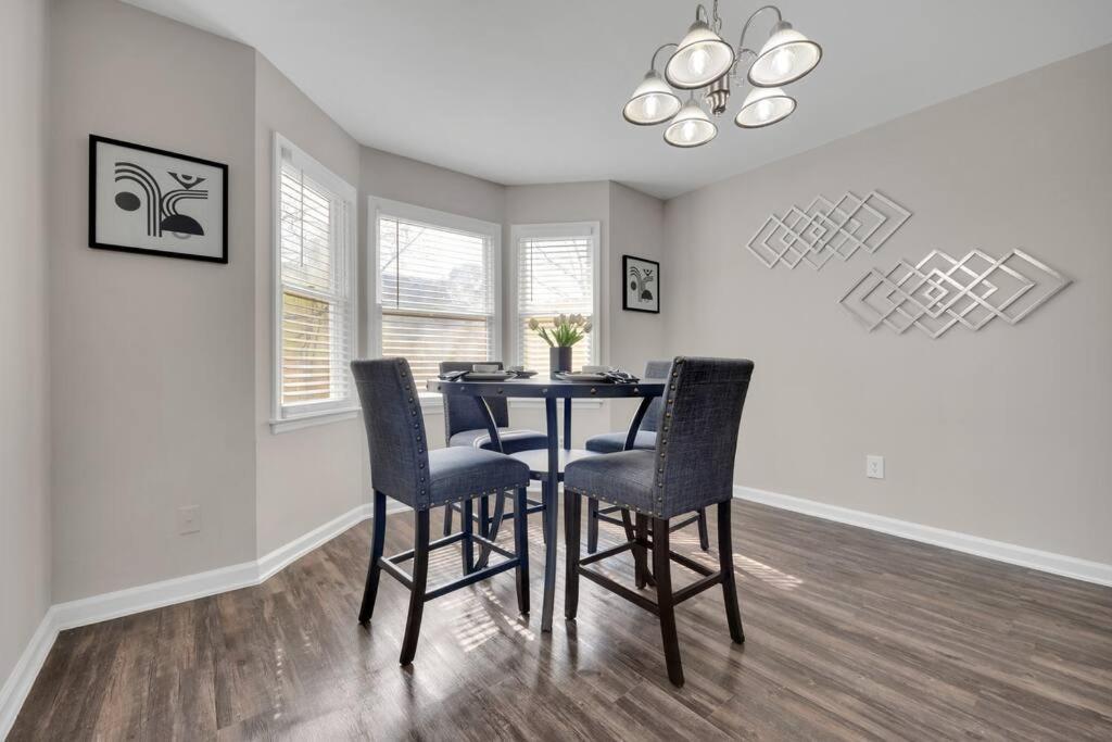 Plush Two Bedroom Retreat. A Home Away From Home! Riverdale Luaran gambar