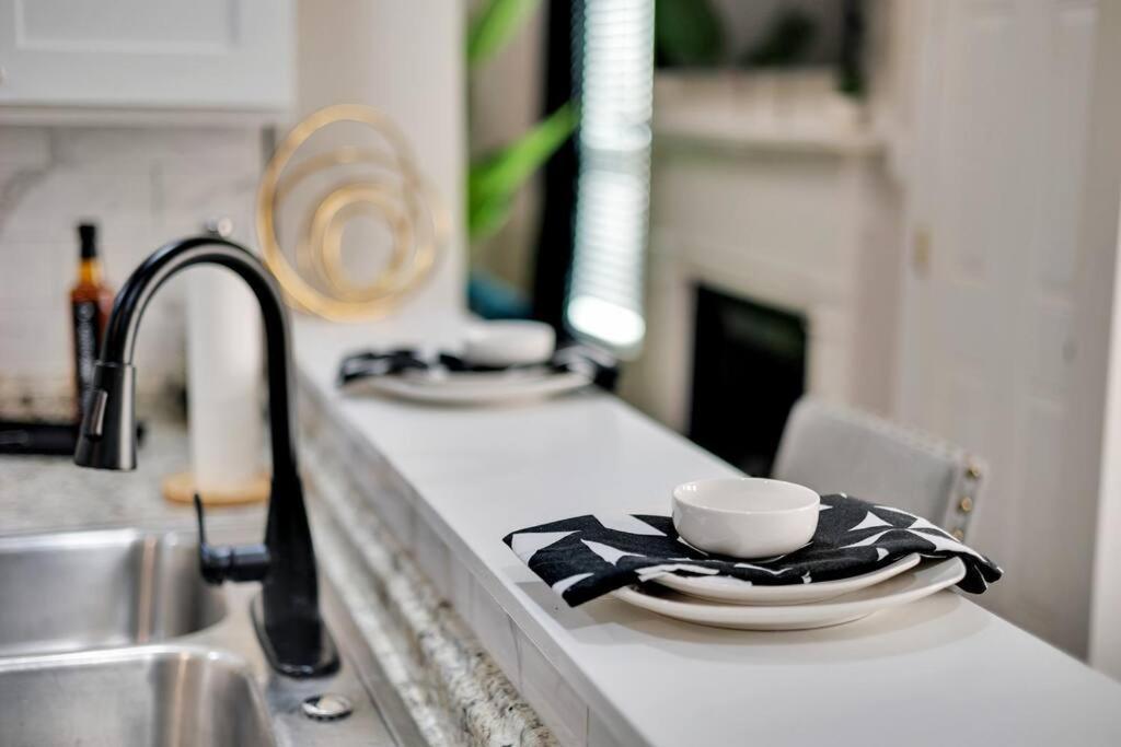 Plush Two Bedroom Retreat. A Home Away From Home! Riverdale Luaran gambar